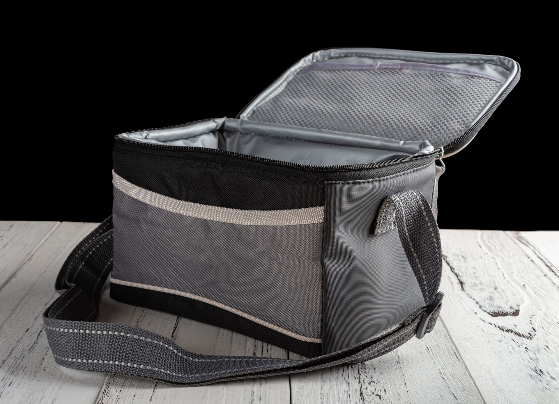 CleverMade Pacifica Collapsible Cooler Bag – faltbare Kühltasche und Strandtasche in einem, ideales Reisegadget für Sommer 2025